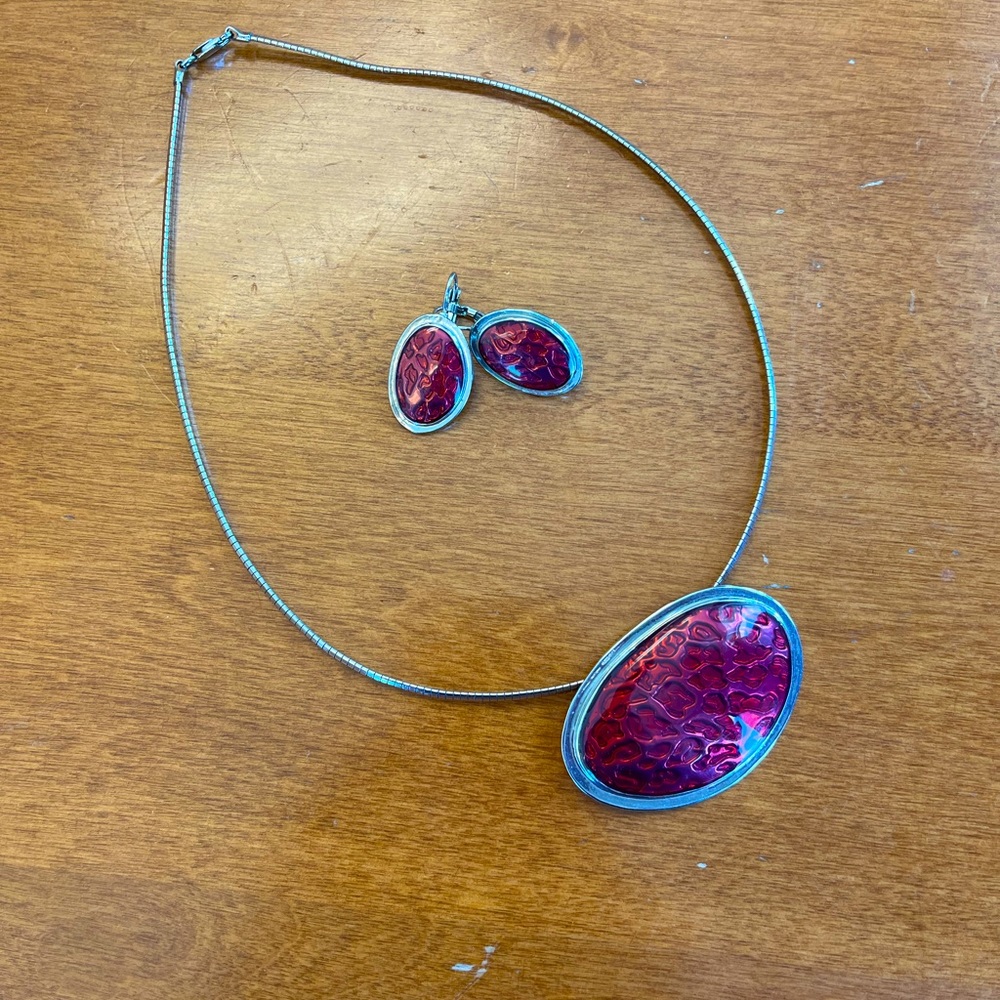 Cute choker with large red stone pendant and matching earrings